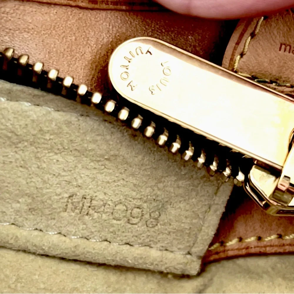 LOUIS VUITTON Boetie Shoulder Bag - Picture 13 of 13